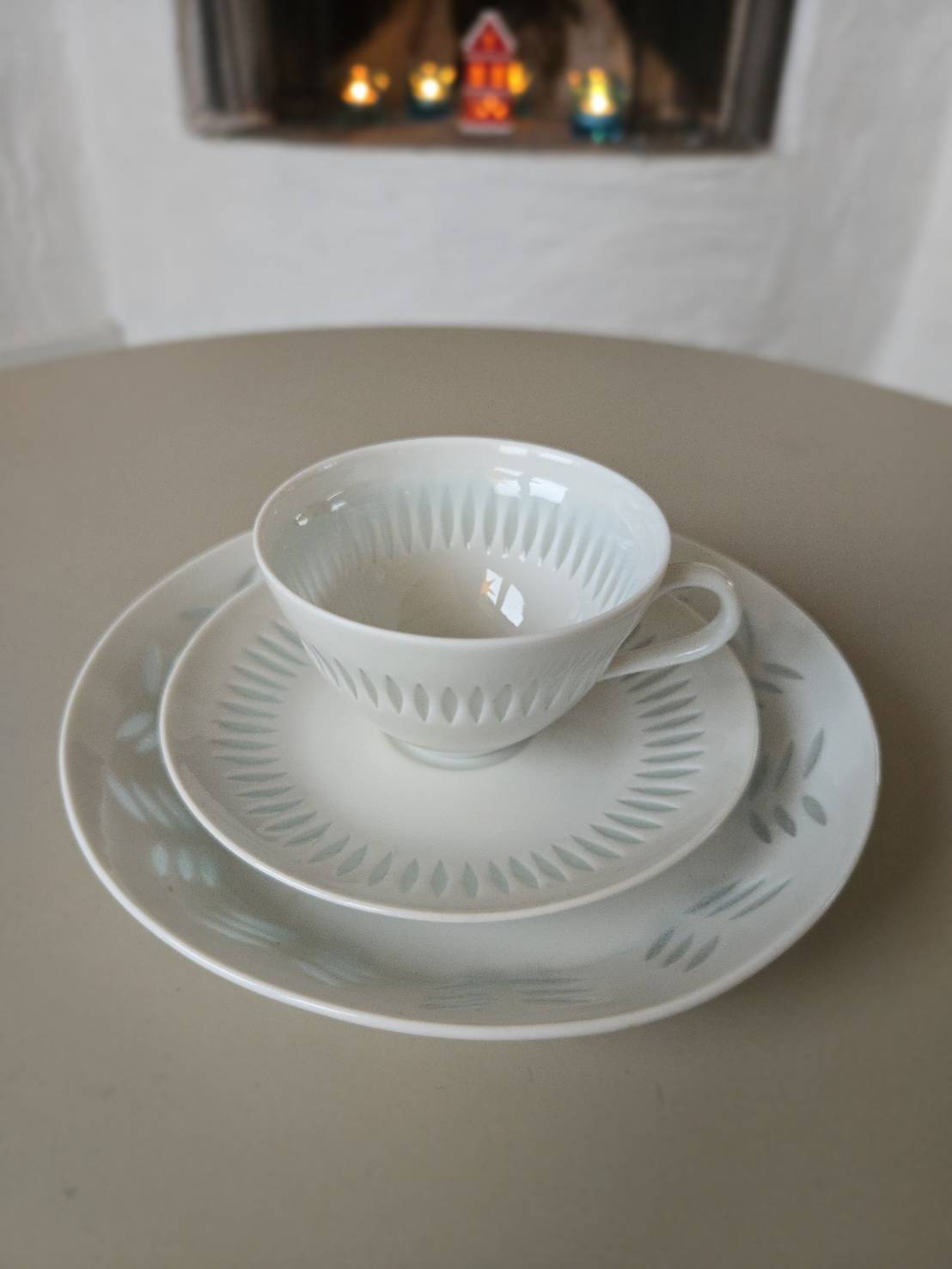 Arabia Finland • Friedl Holzer‑Kjellberg • Risporslin • tea trio
