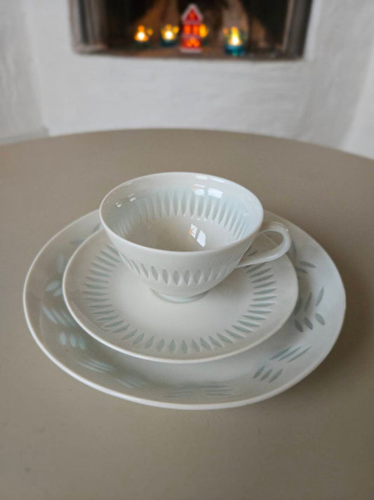 Arabia Finland • Friedl Holzer‑Kjellberg • Risporslin • tea trio
